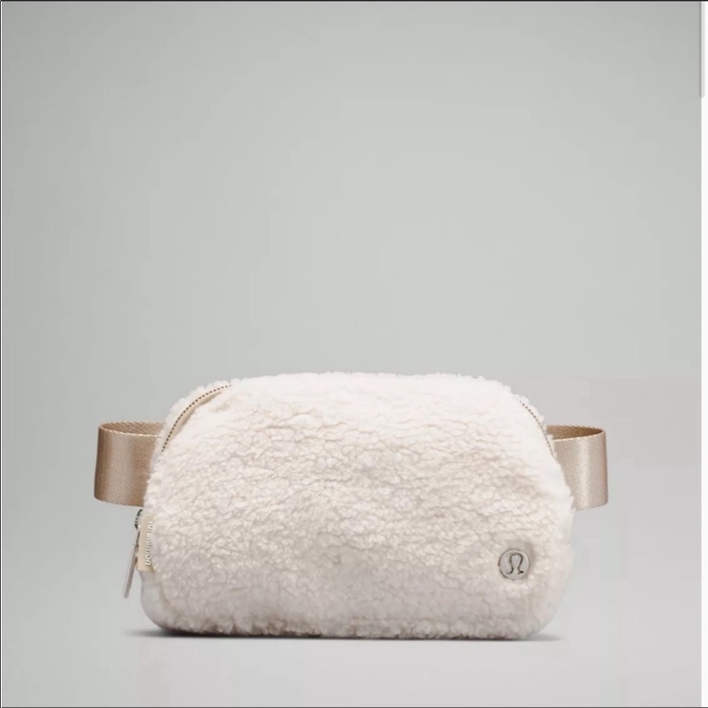 NWT Lululemon Sherpa Belt Bag